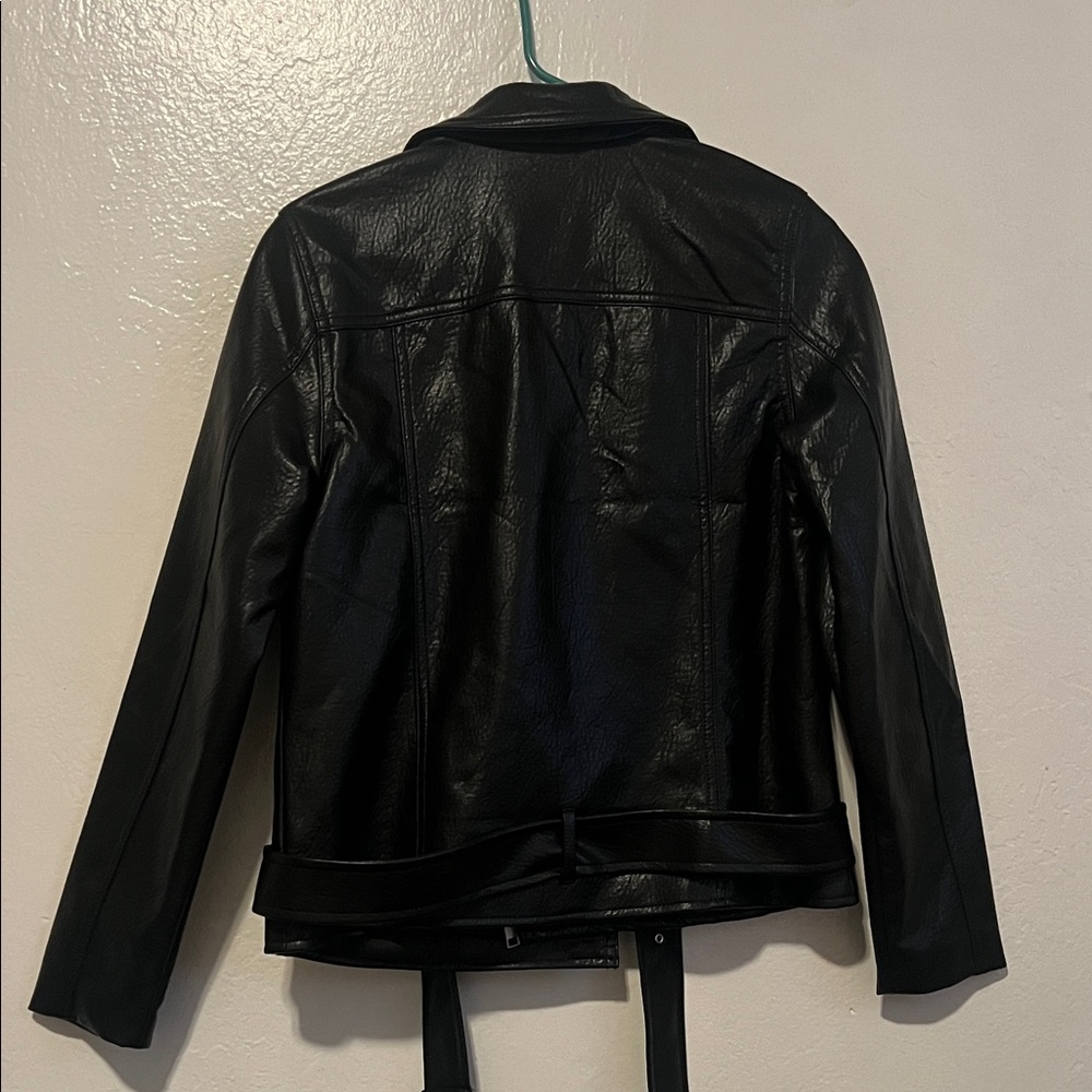 Old Navy Women's Black Leather Jacket - Picture 3 of 11